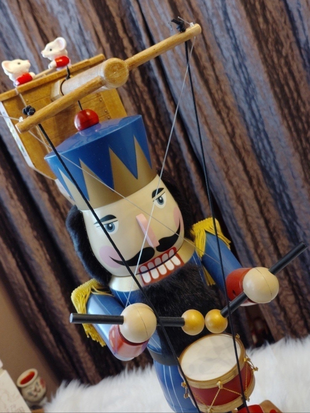 UNIQUE Nutcracker Marionette Drummer – Blue and Red